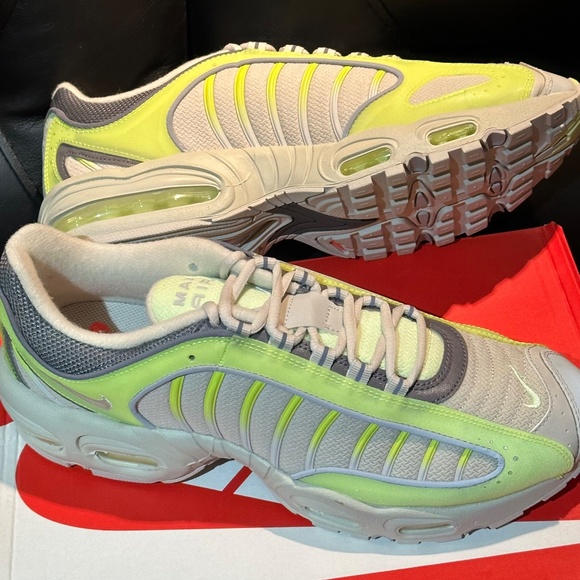 Nike Air Max Tailwind IV 4 Men's Size 11.5 US New w Box CJ0784 700 - Picture 2 of 9